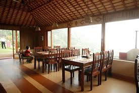 Queen Necklace Hotel