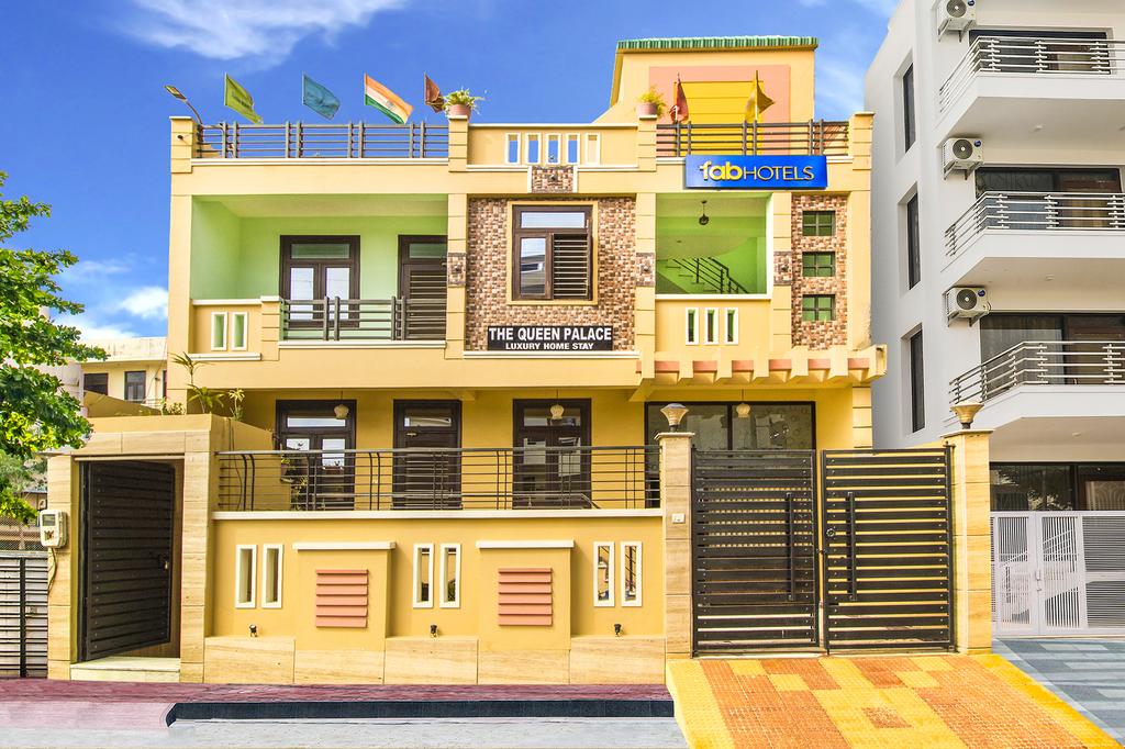 Fab Queen Palace Hotel