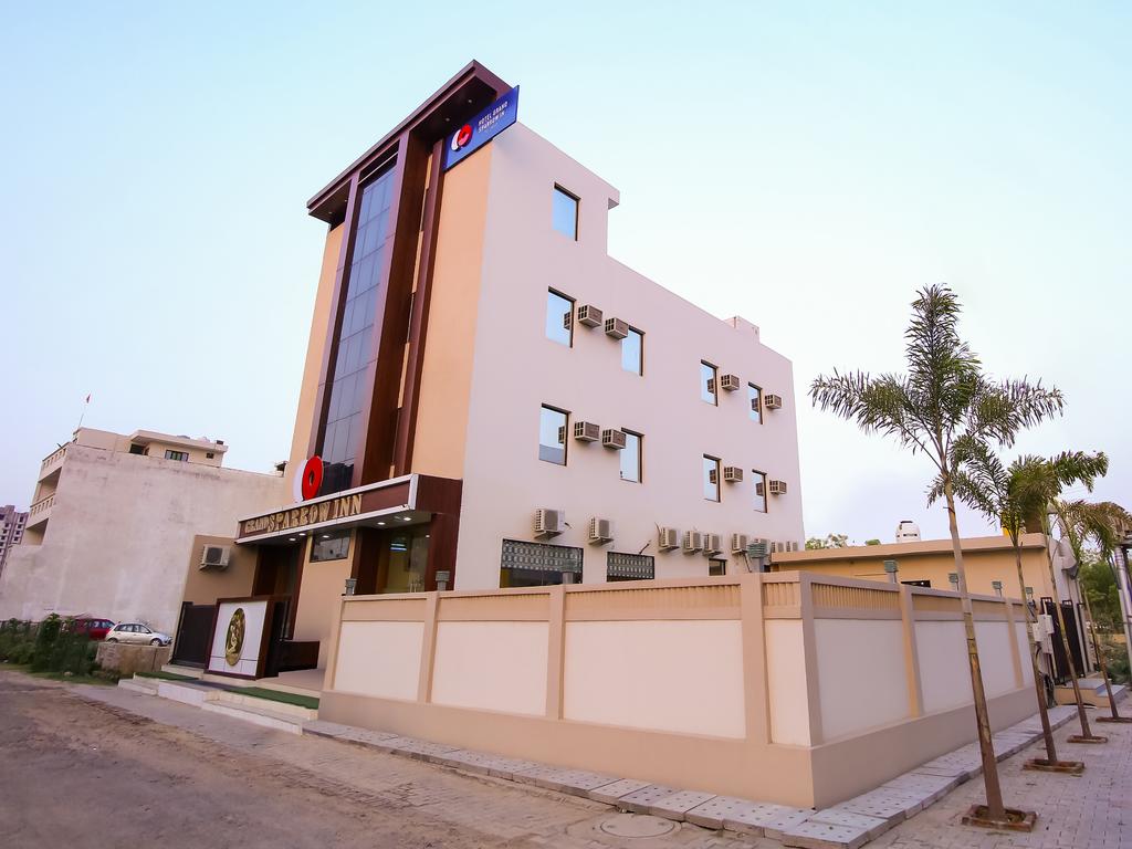 Grand Sparrow Inn Hotel