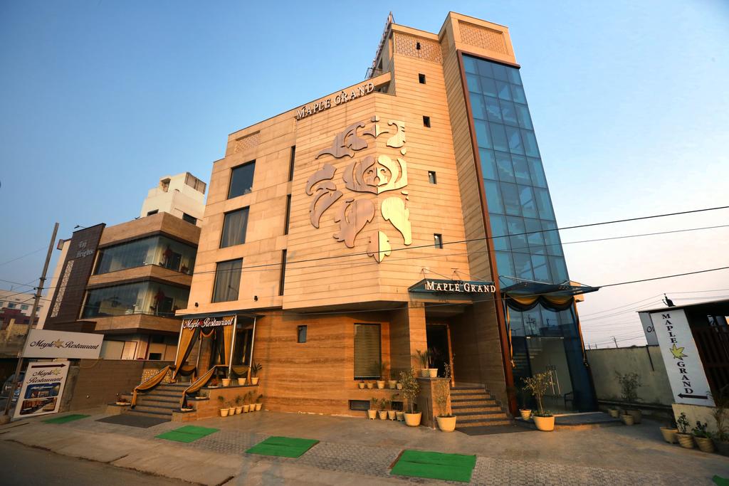 Maple Grand Hotel